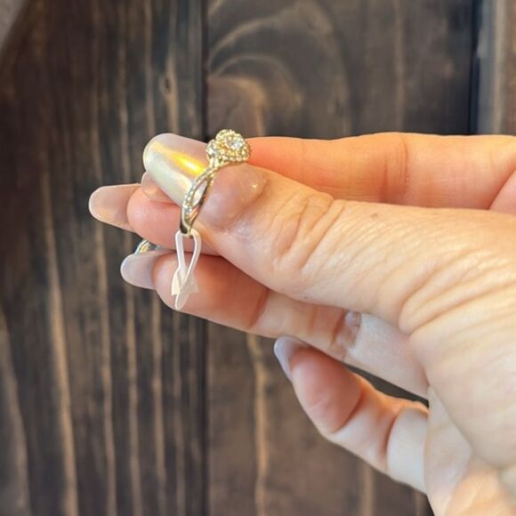 Elegant 14K Gold Plated Heart Princess Twisted Ring - Picture 3 of 6